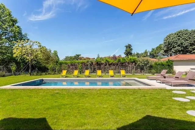 Maison Lyon Ecully Piscine Climatisation De 250 M2