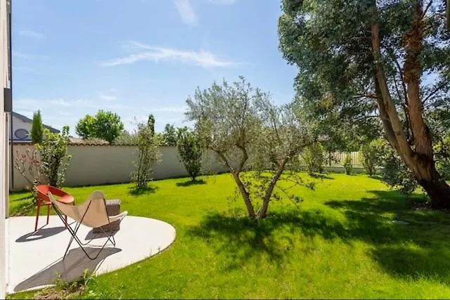 Villa Maison Lyon Ecully Piscine Climatisation De 250 M2