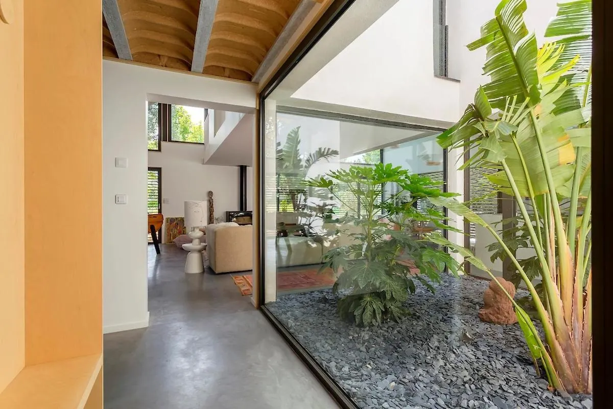 Maison Lyon Ecully Piscine Climatisation De 250 M2