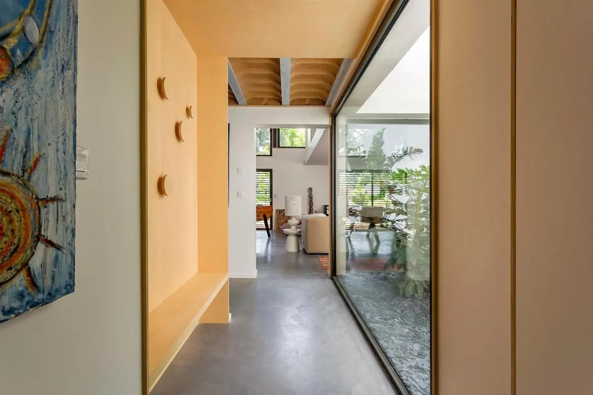 Villa Maison Lyon Ecully Piscine Climatisation De 250 M2