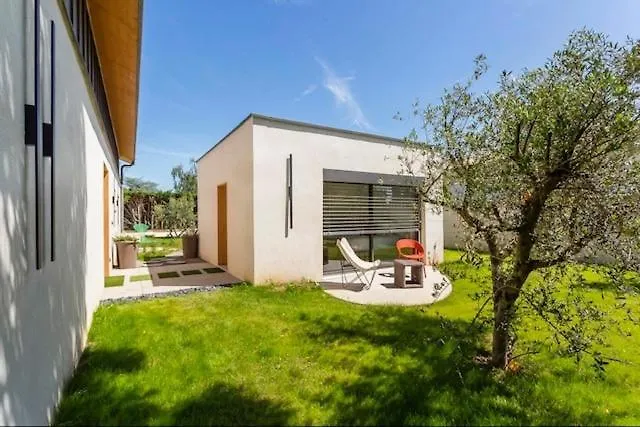 Maison Lyon Ecully Piscine Climatisation De 250 M2 Frankreich
